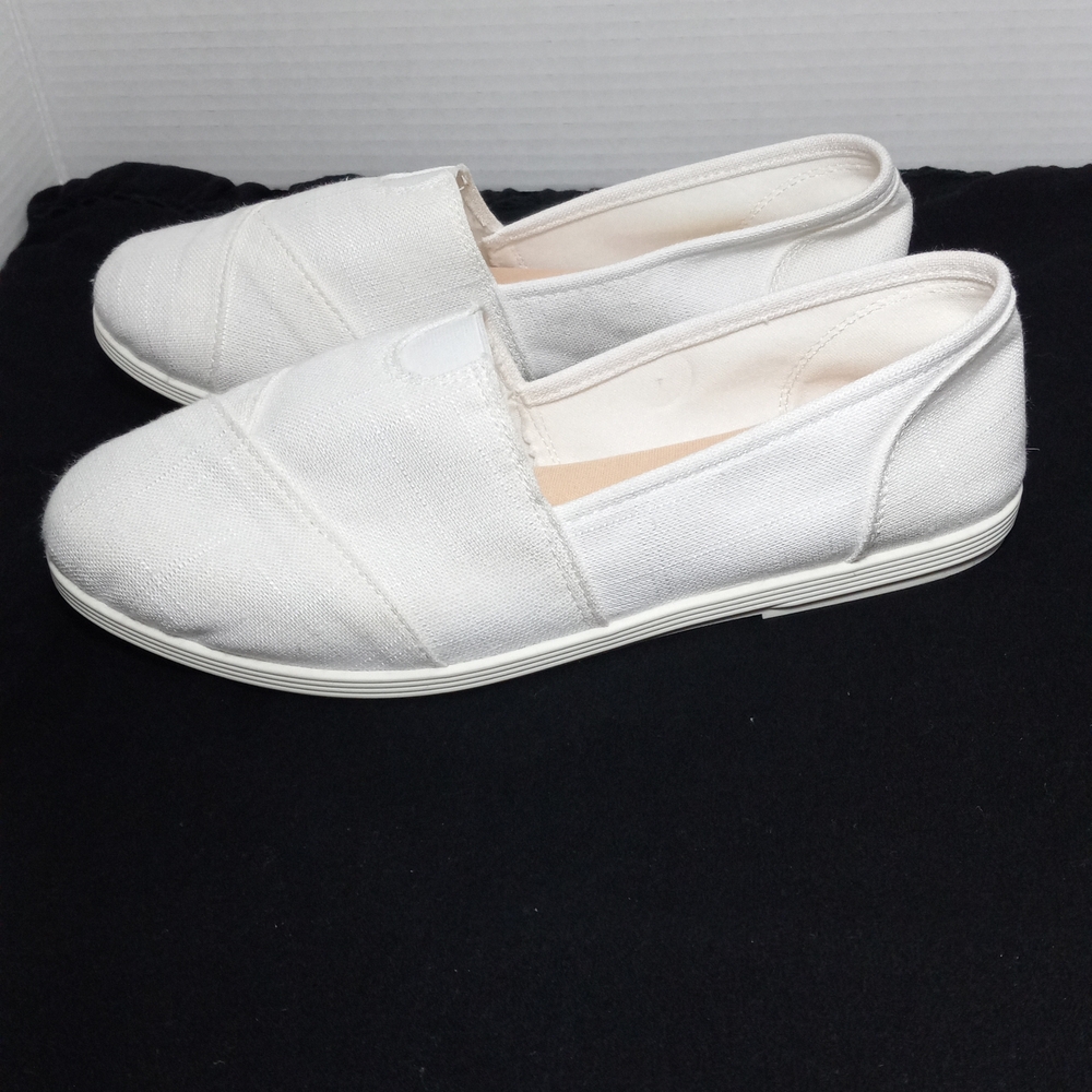 Soda Women's White Canvas Loafers Size 9 - Picture 2 of 7